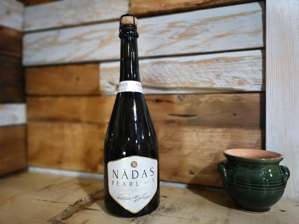 Nádas Pearl of V traditional champagne