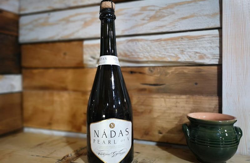 Nádas Pearl of V traditional champagne
